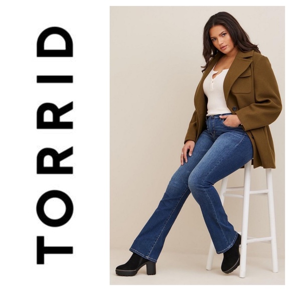 Torrid Plus Size Slim Boot Vintage Stretch Mid-Rise Jean SHORT - Picture 1 of 5